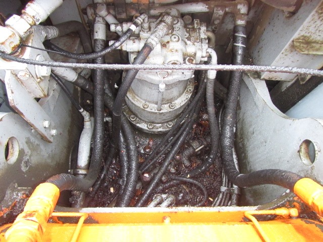 EX225USRLC-11753-071.jpg